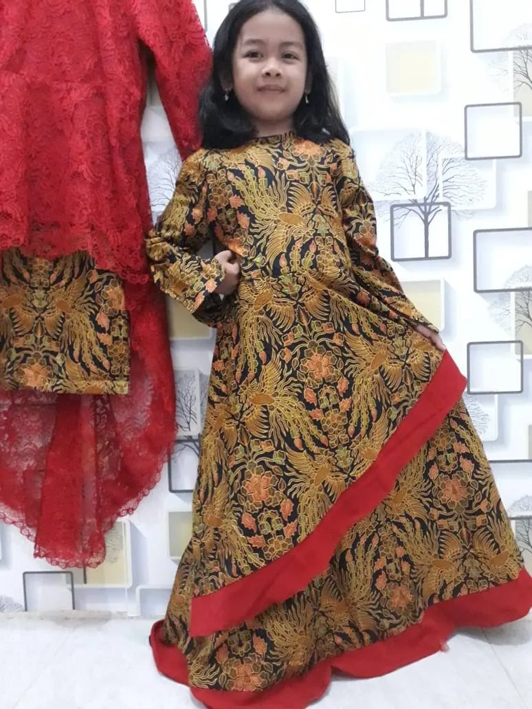 Dress batik anak motif emas dengan list merah